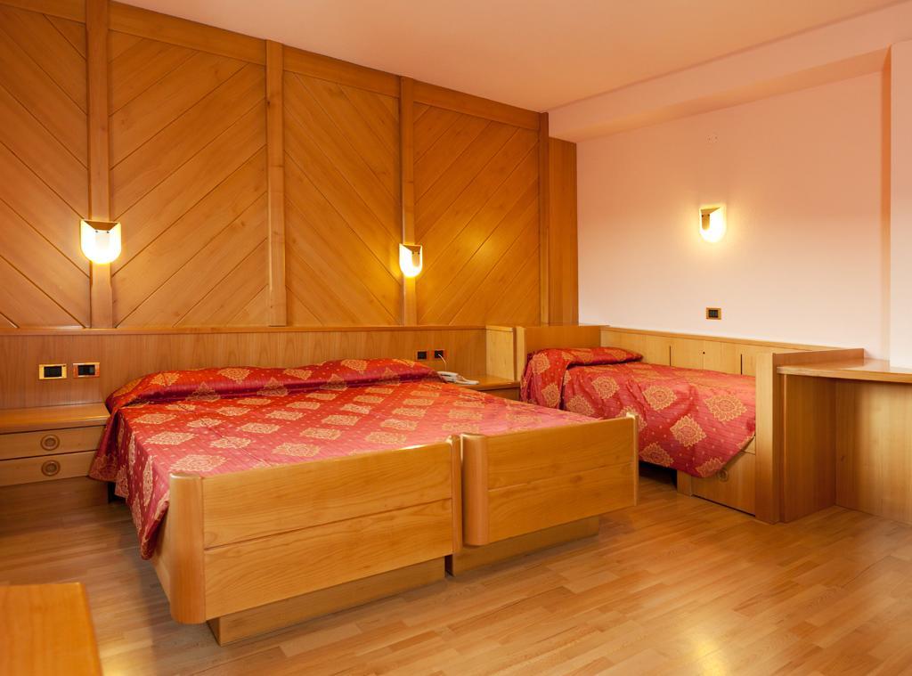 פולגריה Hotel Rosalpina מראה חיצוני תמונה